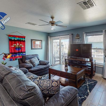 Ec203 Newly Remodeled, One Bedroom, Second Floor Condo, Shared Pool, Grills And Boardwalk Port Aransas Exterior photo