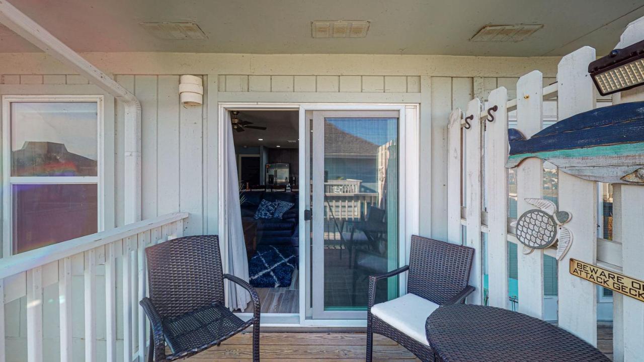 Ec203 Newly Remodeled, One Bedroom, Second Floor Condo, Shared Pool, Grills And Boardwalk Port Aransas Exterior photo